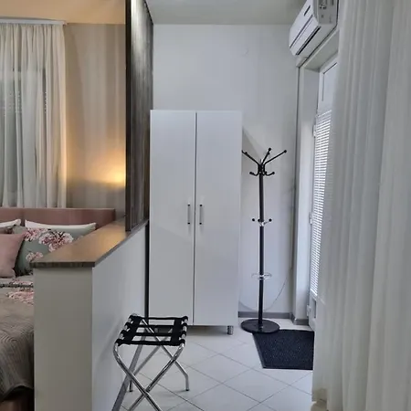 Apartment Onlystudio With Free Parking *