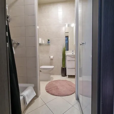 Apartment Onlystudio With Free Parking