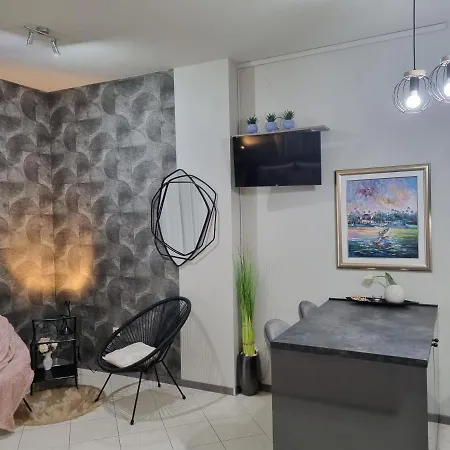 Apartment Onlystudio With Free Parking