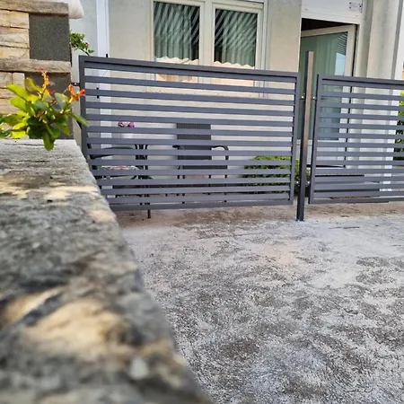 Onlystudio With Free Parking * 자다르