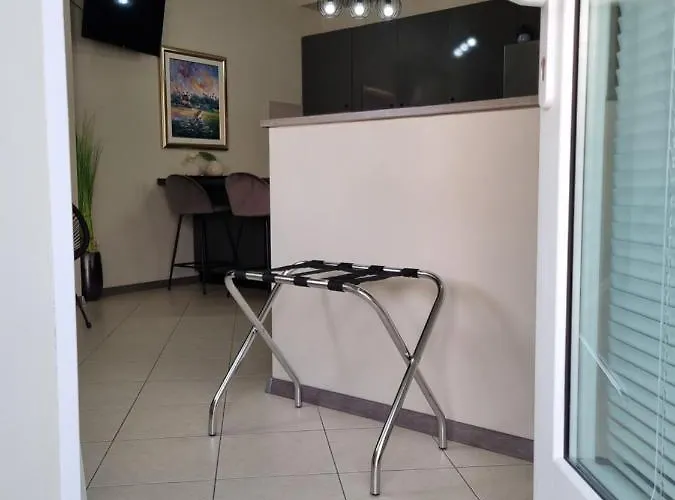 Apartment Onlystudio With Free Parking *