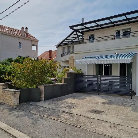 公寓 Onlystudio With Free Parking 扎达尔